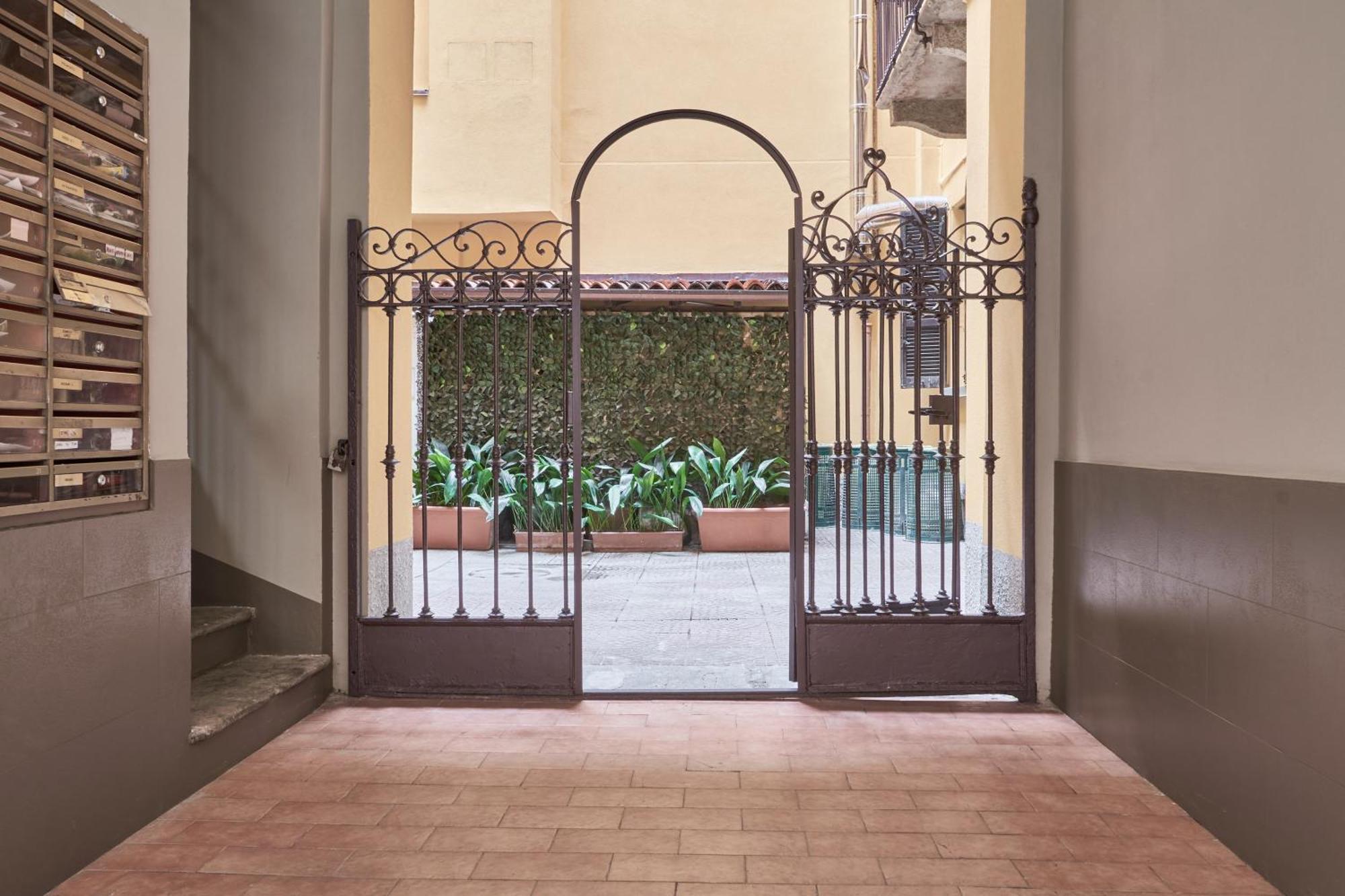 Elegante Appartamento Minimal Dai Tocchi Botanici Mailand Exterior foto